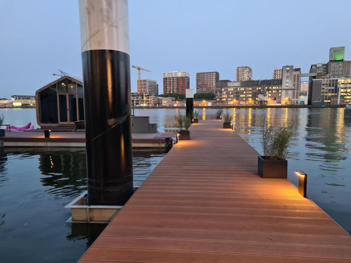 فندق Wikkelboat Nr2 At Floating Rotterdam Rijnhaven المظهر الخارجي الصورة